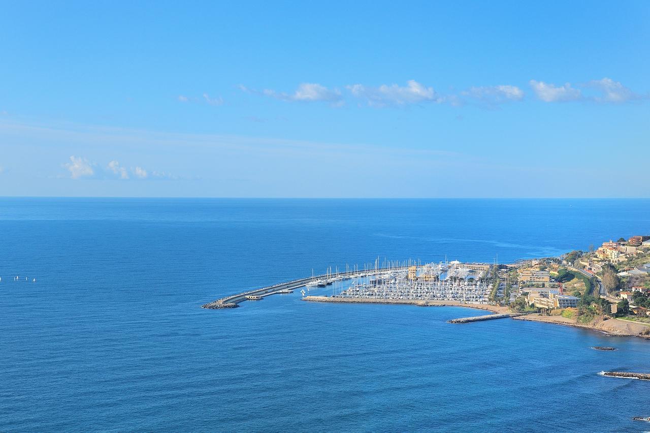 Silvia Degli Aregai Apartment Santo Stefano al Mare Luaran gambar