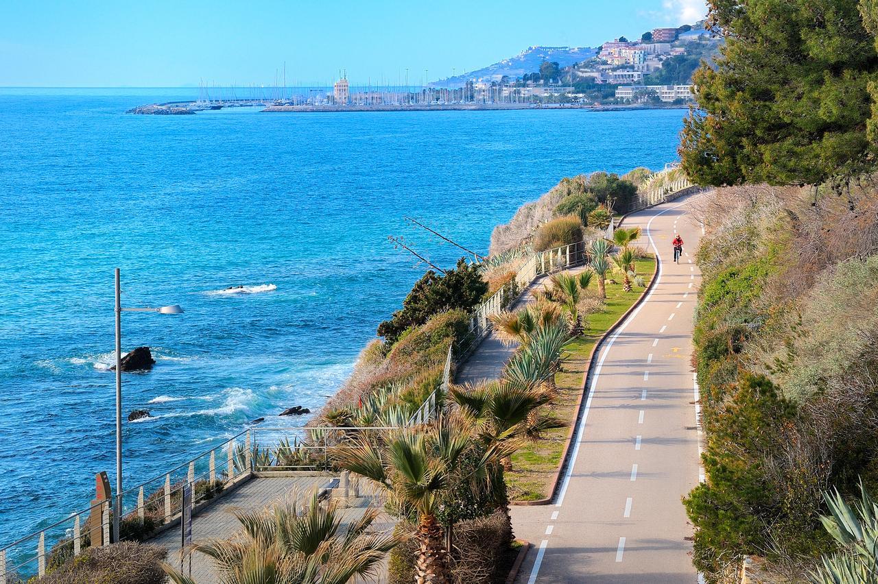 Silvia Degli Aregai Apartment Santo Stefano al Mare Luaran gambar