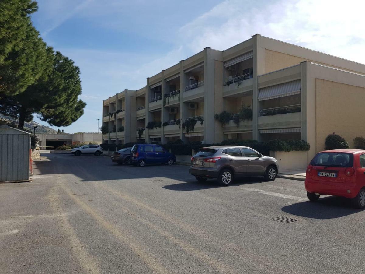 Silvia Degli Aregai Apartment Santo Stefano al Mare Luaran gambar